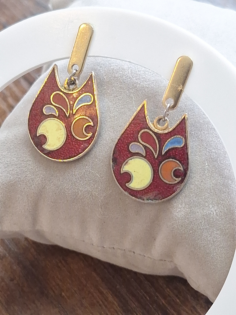 Vintage 1.25" Dangle Pierced Earrings Cloisonne Red Gold Yellow - Picture 3 of 4